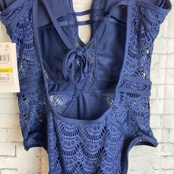 BECCA NWT Show & Tell One-Piece Swimsuit M Lace Crochet Sexy Vacation Coast - Picture 11 of 16